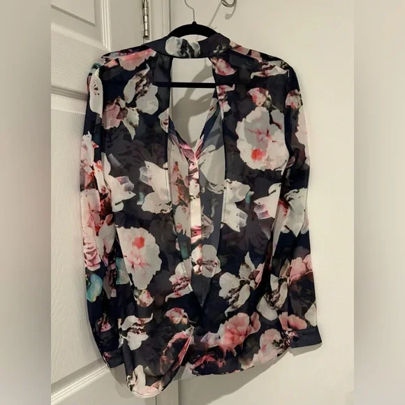 2/$20 Finders Keepers Floral Button-Up Blouse - Pink and Black sheer size M - Picture 5 of 7